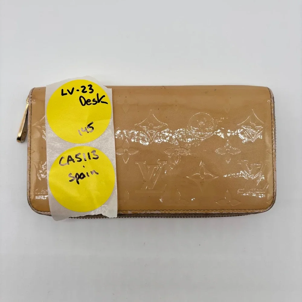 Louis Vuitton Zippy Wallet Monogram Vernis Beige Patent Leather M90419